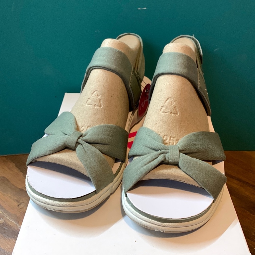 Women’s size 7 Ryka sandals